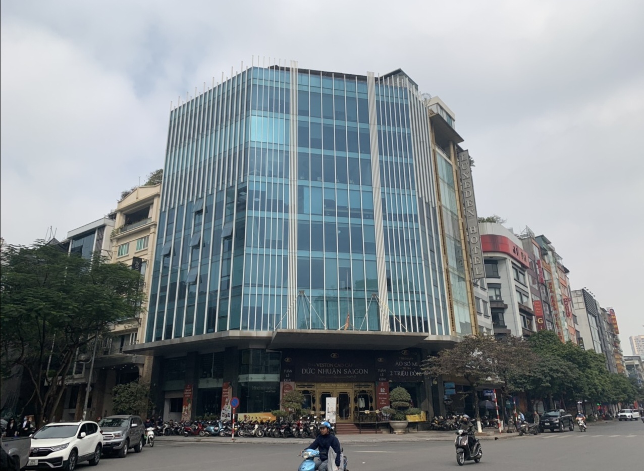 Cho Thuê tòa nhà Văn Phòng 11 tầng mặt phố Trần Thái Tông Dt 315m2 Mt 40m. Giá 700tr/th