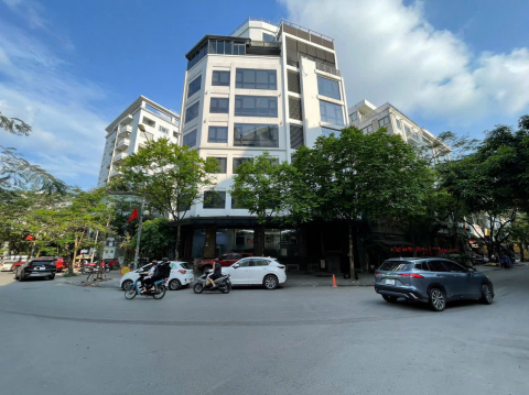 Bán tòa nhà Văn Phòng 9 tầng mặt phố Dịch Vọng Hậu Dt 157m2 Lô góc. Giá 130 tỷ