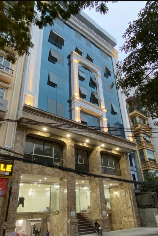 Cho Thuê Tòa Văn Phòg 9 tầng MP Hoàng Ngân DT 240m2 Mt 16m. Giá 400 Tr/th