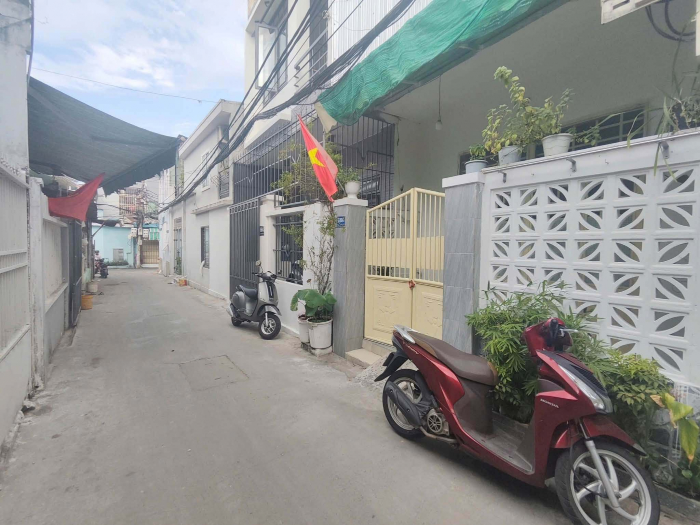 Bán nhà gác lửng kiệt Ô Tô Nguyễn Văn Huề - sát đường chính