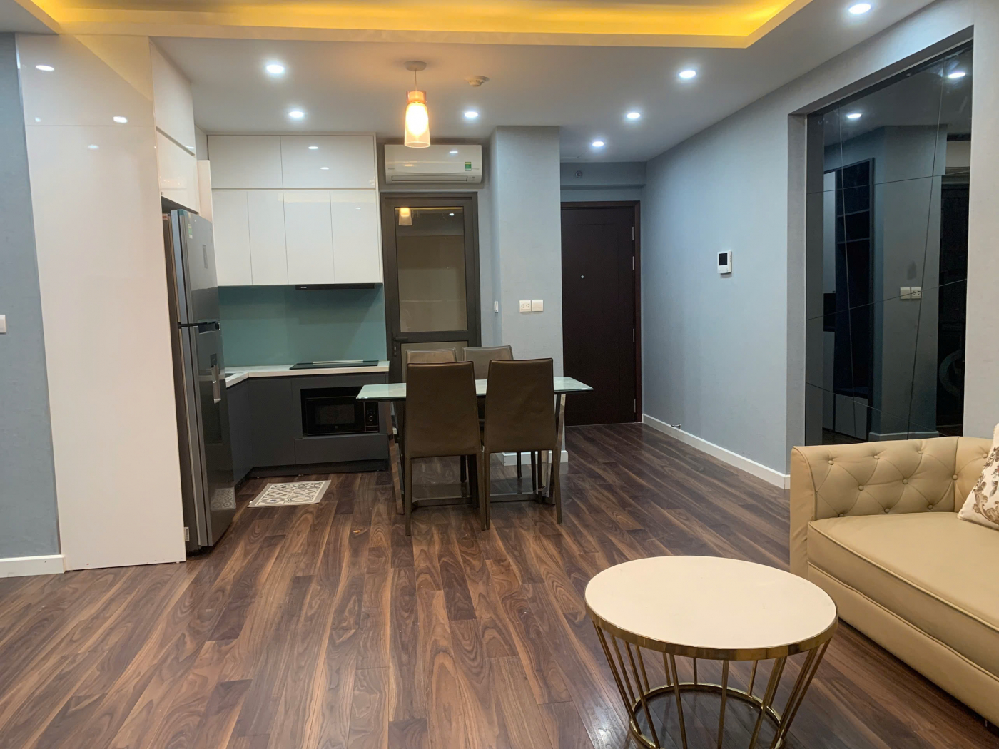 CHÍNH CHỦ gửi  bán căn 3PN Vinhomes D'capitale - C6 - 100m2 view hồ/ 12 tỷ