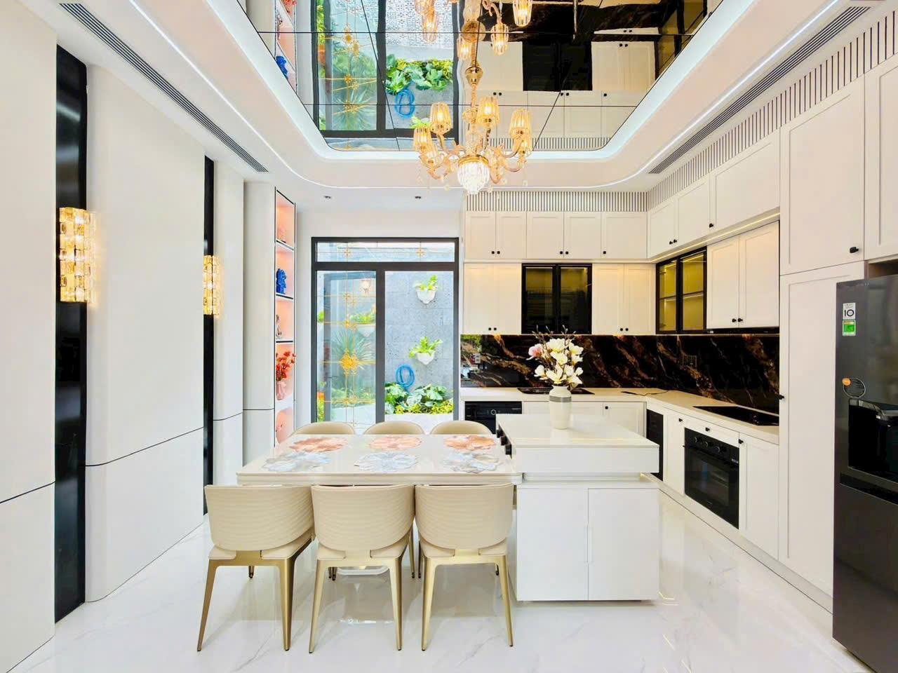 KHÔNG GIAN SỐNG ĐẲNG CẤP, CẠNH PHÚ MỸ HƯNG, THANG MÁY XIN XÒ