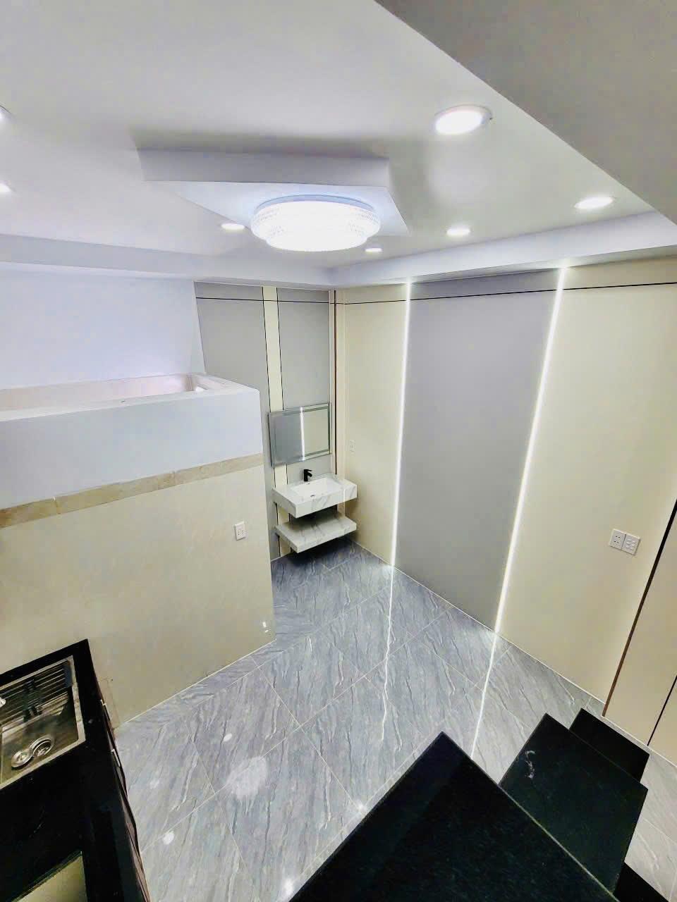 NHÀ ĐẸP 4 TẦNG, TRUNG TÂM P.10, 5 PHÒNG, CHỈ NHỈNH 5 TỶ