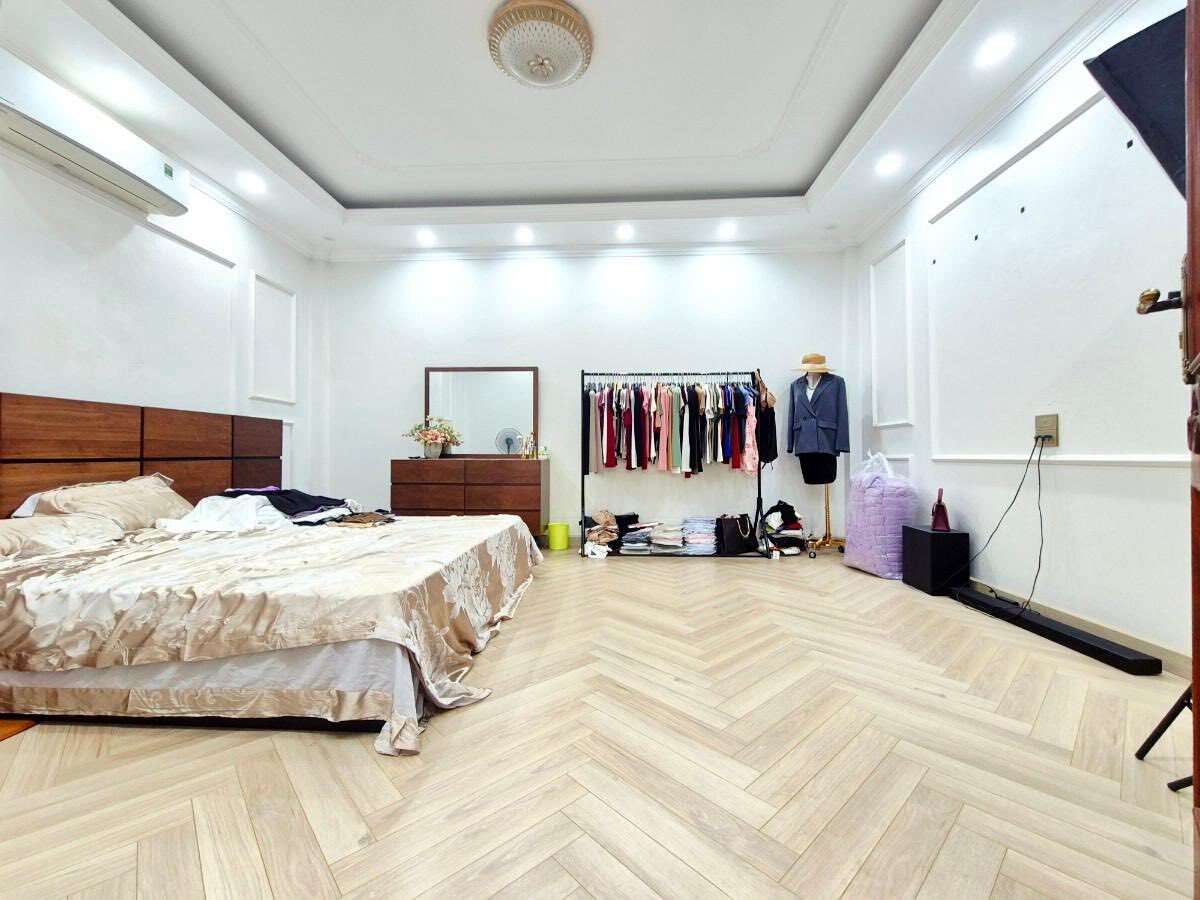 (Chính chủ) bán gấp căn nhà mặt phố Khâm Thiên – mặt tiền rộng 4.1m2 – nhà xây 5 tầng, 90m2, 44.5