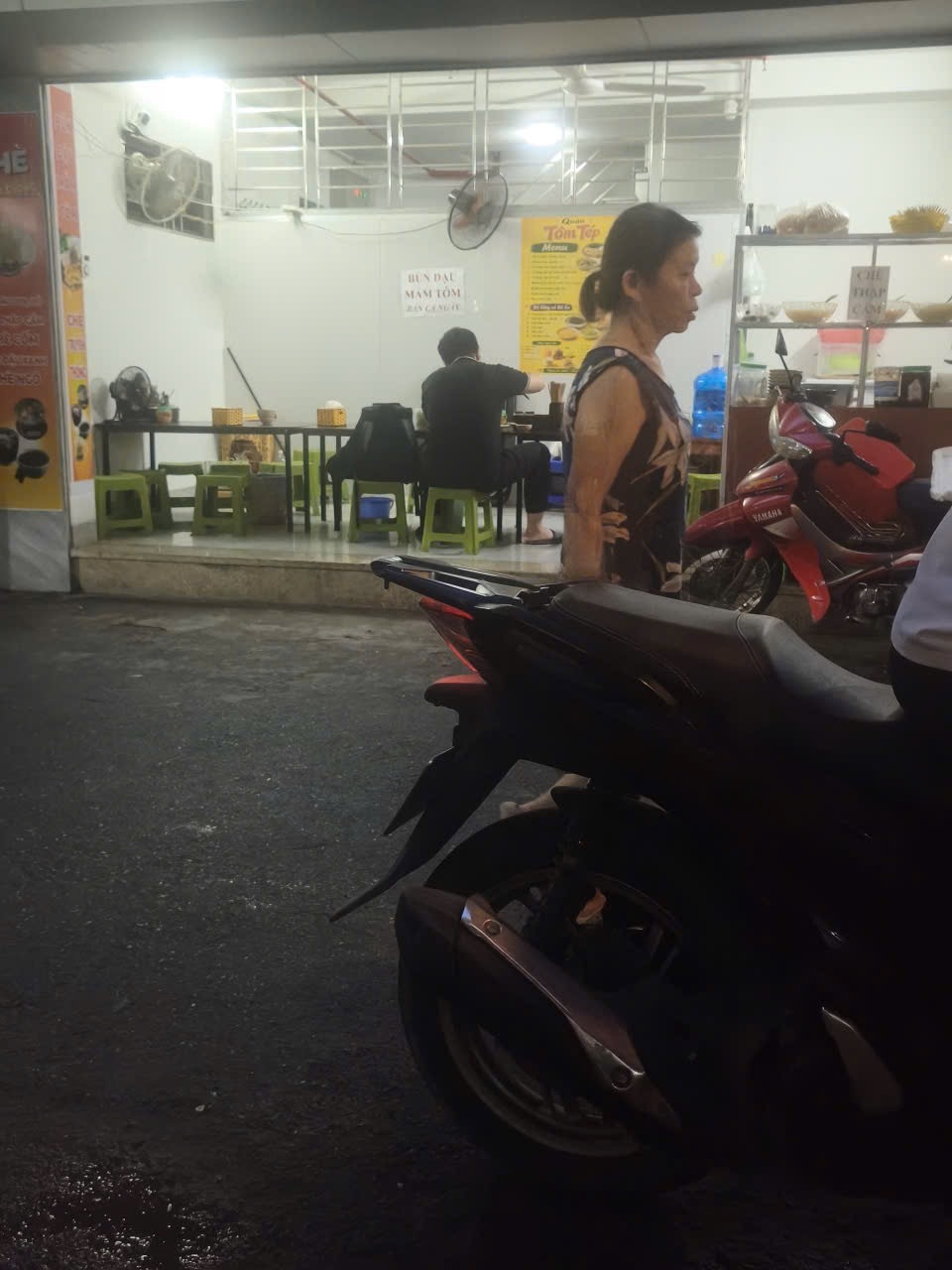 Cho thuê  mặt bằng ở Nguyễn Ngọc Vũ chỉ 8,5tr/ Tháng