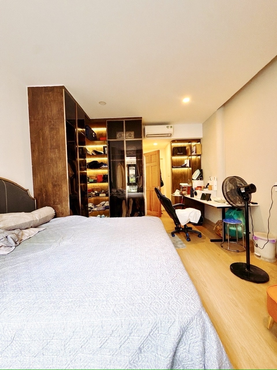 BÁN NHÀ MẶT TIỀN Đ.SỐ- XE HƠI ĐẬU CỬA- 5 TẦNG- LƯU THÔNG Đ.TÂN VĨNH- KHÁNH HỘI- HOÀNG DIỆU.