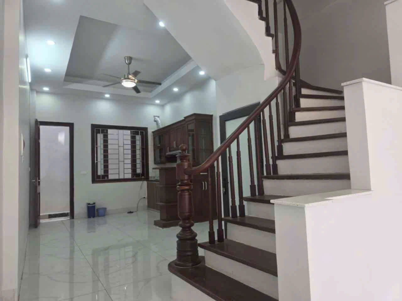 🏡 BÁN NHÀ ĐẸP PHÚC LỢI – NGÕ Ô TÔ THÔNG – 50M² x 4 TẦNG – GIÁ CHỈ 8,X TỶ
🌟 Nhà đẹp – Vị trí