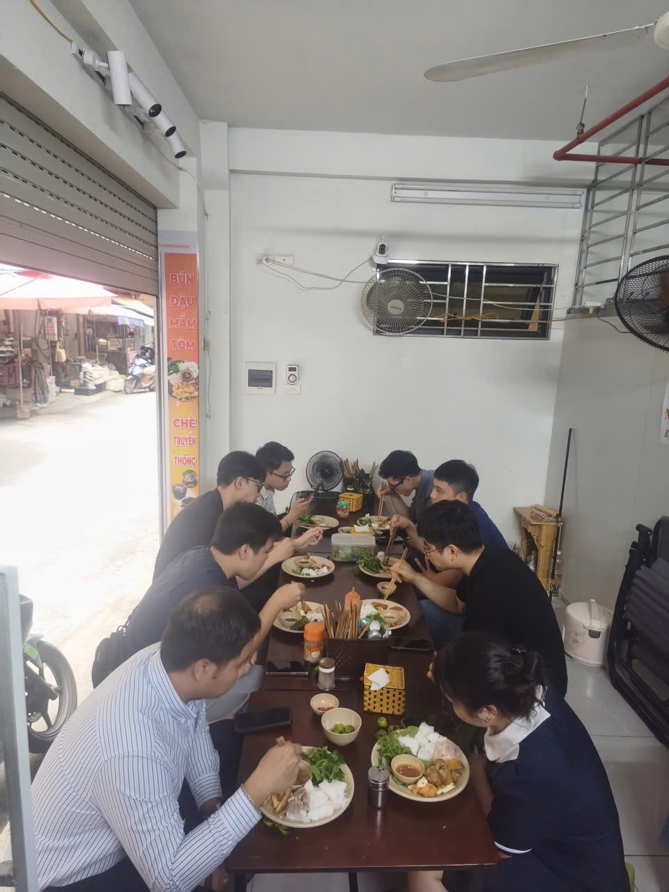 Cho thuê  mặt bằng ở Nguyễn Ngọc Vũ chỉ 8,5tr/ Tháng