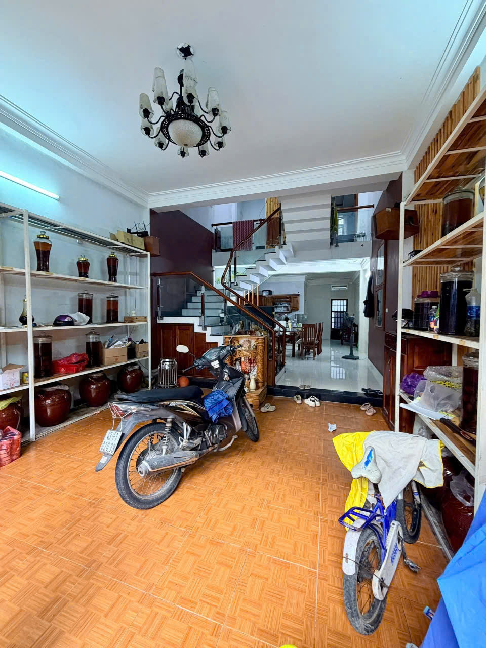 Bán nhà 3 tầng đường Hoà Minh 14 - (Sát Kinh Dương Vương, gần biển)
