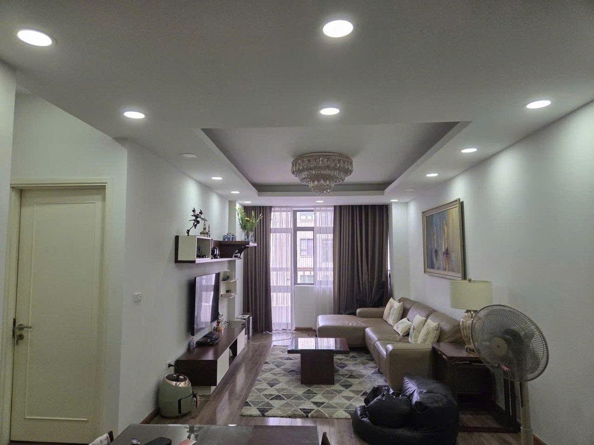 Chính chủ cần bán căn hộ tại **CT2A VOV Mễ Trì.
🏡 Thông tin căn hộ:

+ Diện tích: **85,5m²**