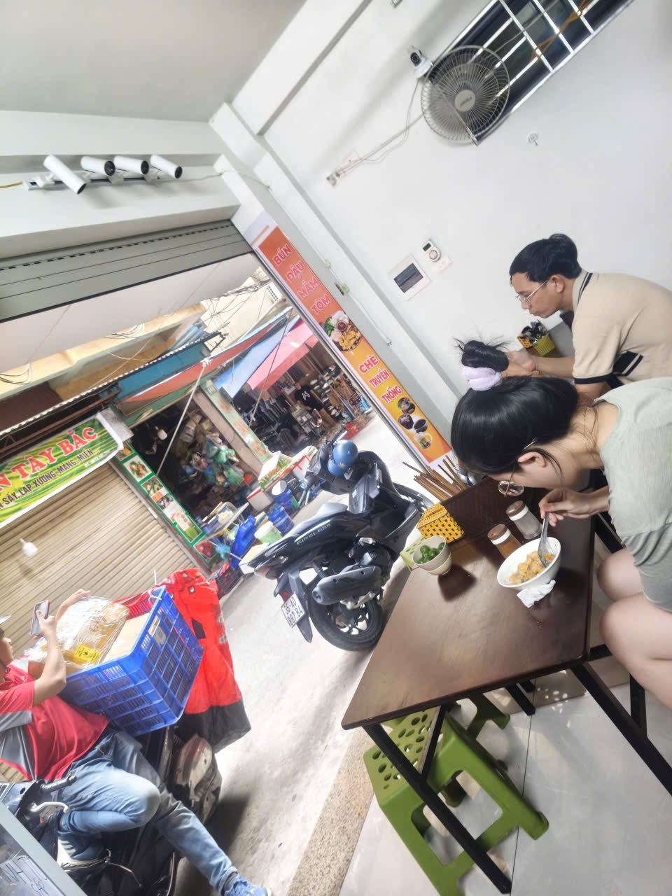 Cho thuê  mặt bằng ở Nguyễn Ngọc Vũ chỉ 8,5tr/ Tháng