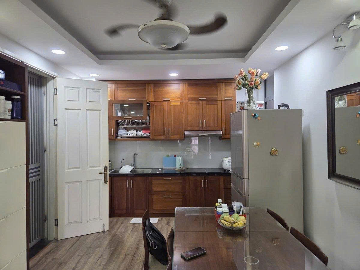 Chính chủ cần bán căn hộ tại **CT2A VOV Mễ Trì.
🏡 Thông tin căn hộ:

+ Diện tích: **85,5m²**