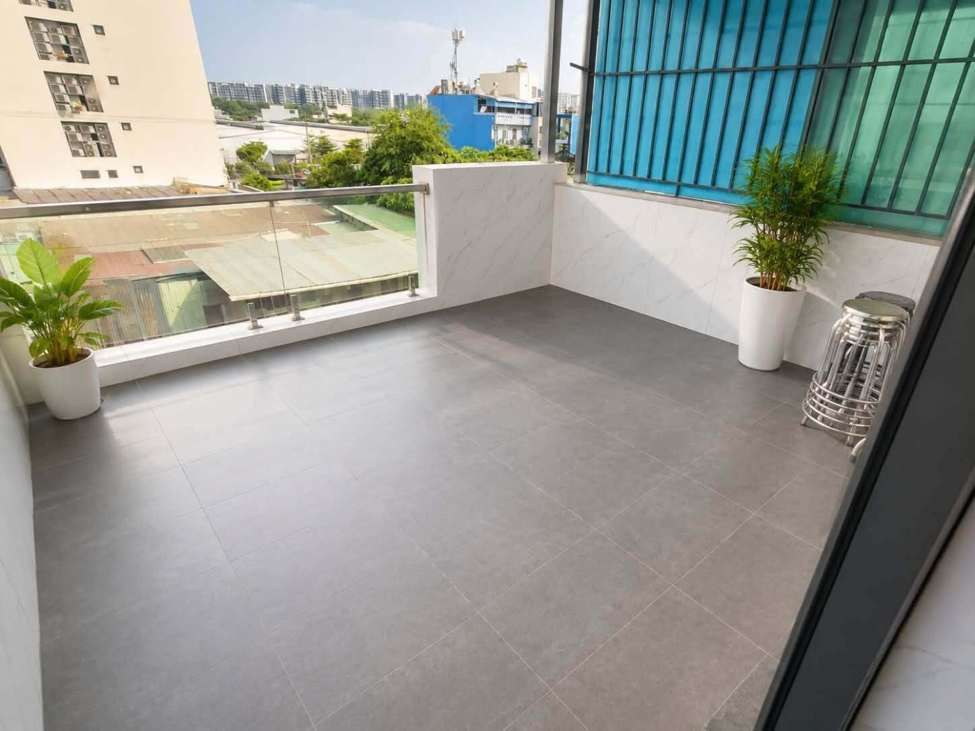 CHỈ TẦM 8.X CÓ NHÀ MỚI 4 TẦNG LÊ TRỌNG TẤN 90M² NGANG 4.4M SẴN Ô CHỜ THANG MÁY