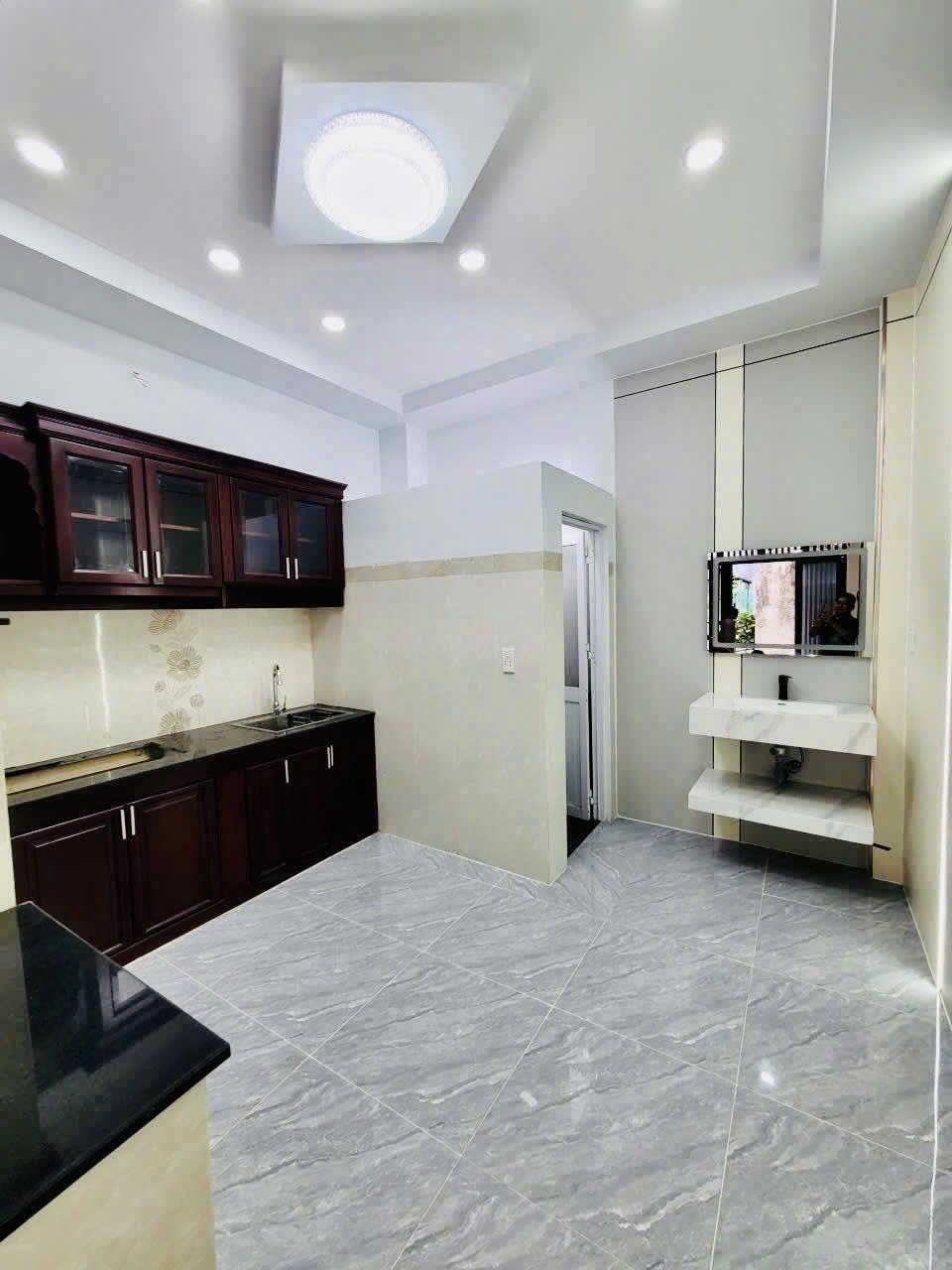 NHÀ ĐẸP 4 TẦNG, TRUNG TÂM P.10, 5 PHÒNG, CHỈ NHỈNH 5 TỶ