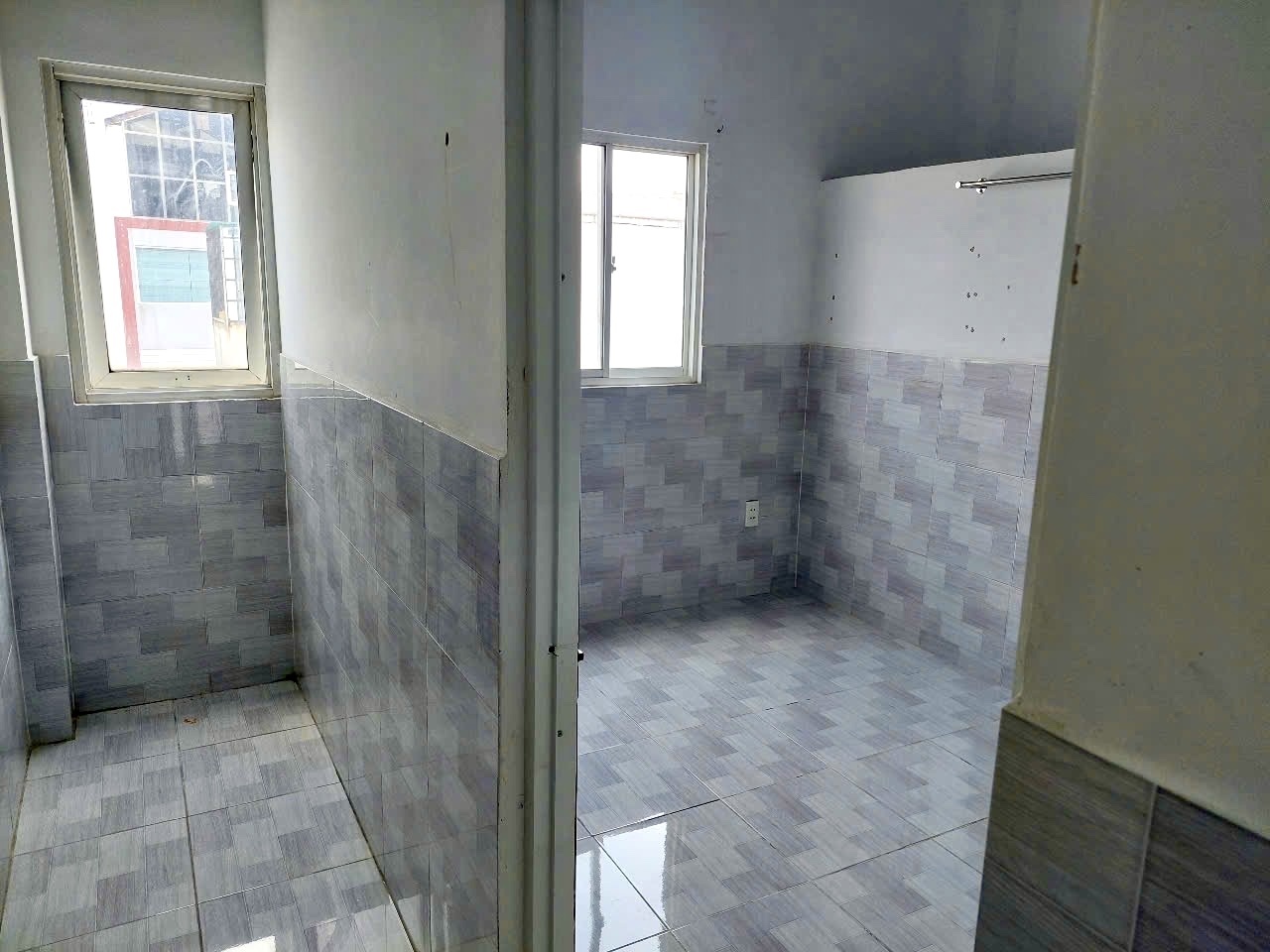 BÁN DÃY TRỌ 5 TẦNG- 100M2- Đ.ĐOÀN VĂN BƠ- GIAO THƯƠNG TÔN ĐẢN VỚI XÓM CHIẾU- KẾ NGAY Đ.NGUYỄN TẤT