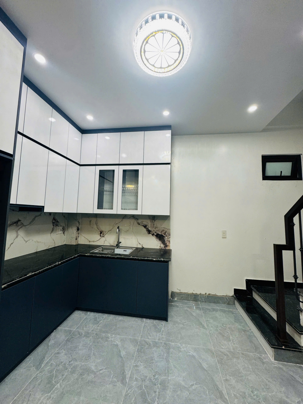 Bán Nhà 3 Tầng Cẩm Thượng Ô Tô Đỗ Cửa Tặng Nội Thất Giá 2.6 Tỷ