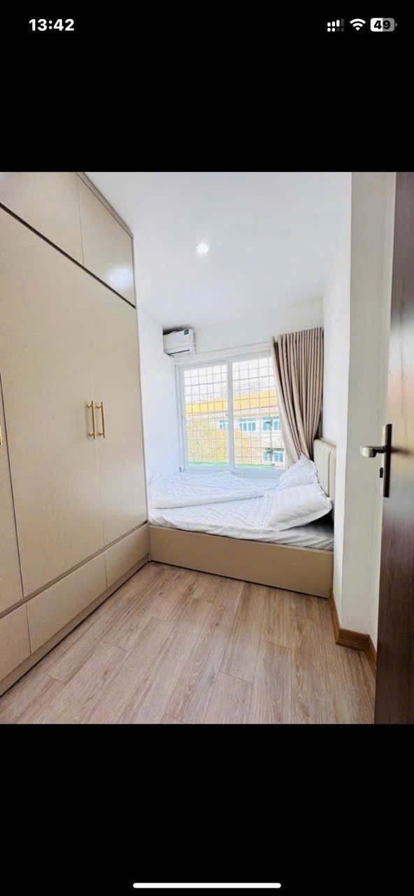 Tập thể ngân hàng chùa bộc . Còn mới 70% . 
Không nằm trong việc QH. 
Giá 3.3 tỷ sở hữu tầng 3 .