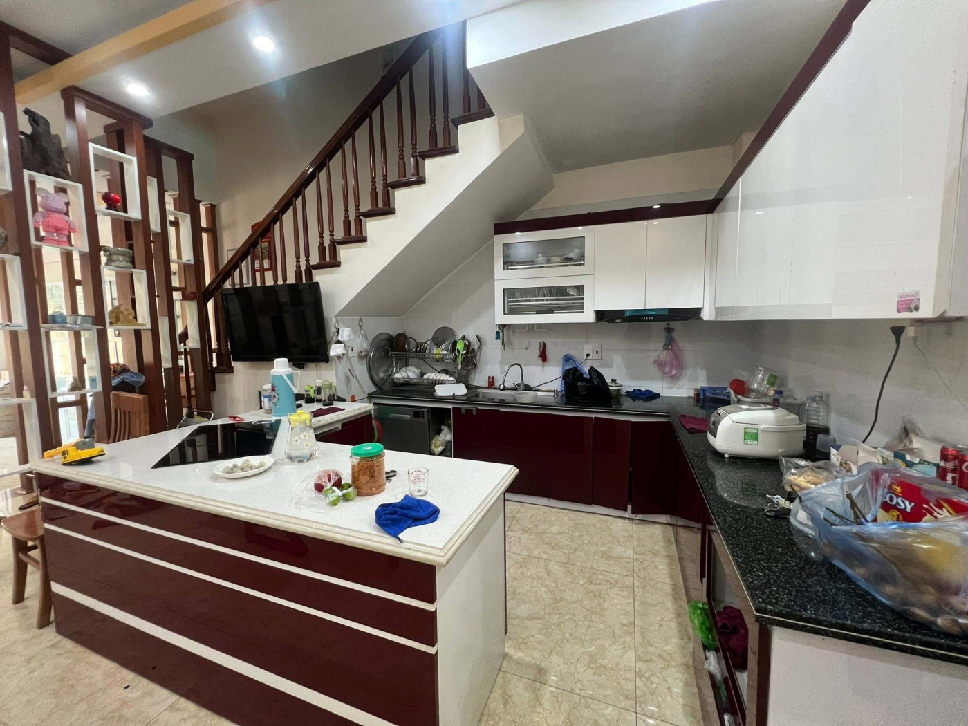 Bán nhà 4 tầng mặt phố Đặng Quốc Chinh, ph Lê Thanh Nghị, TP HD, 75m2, mt 5m, 4 ngủ