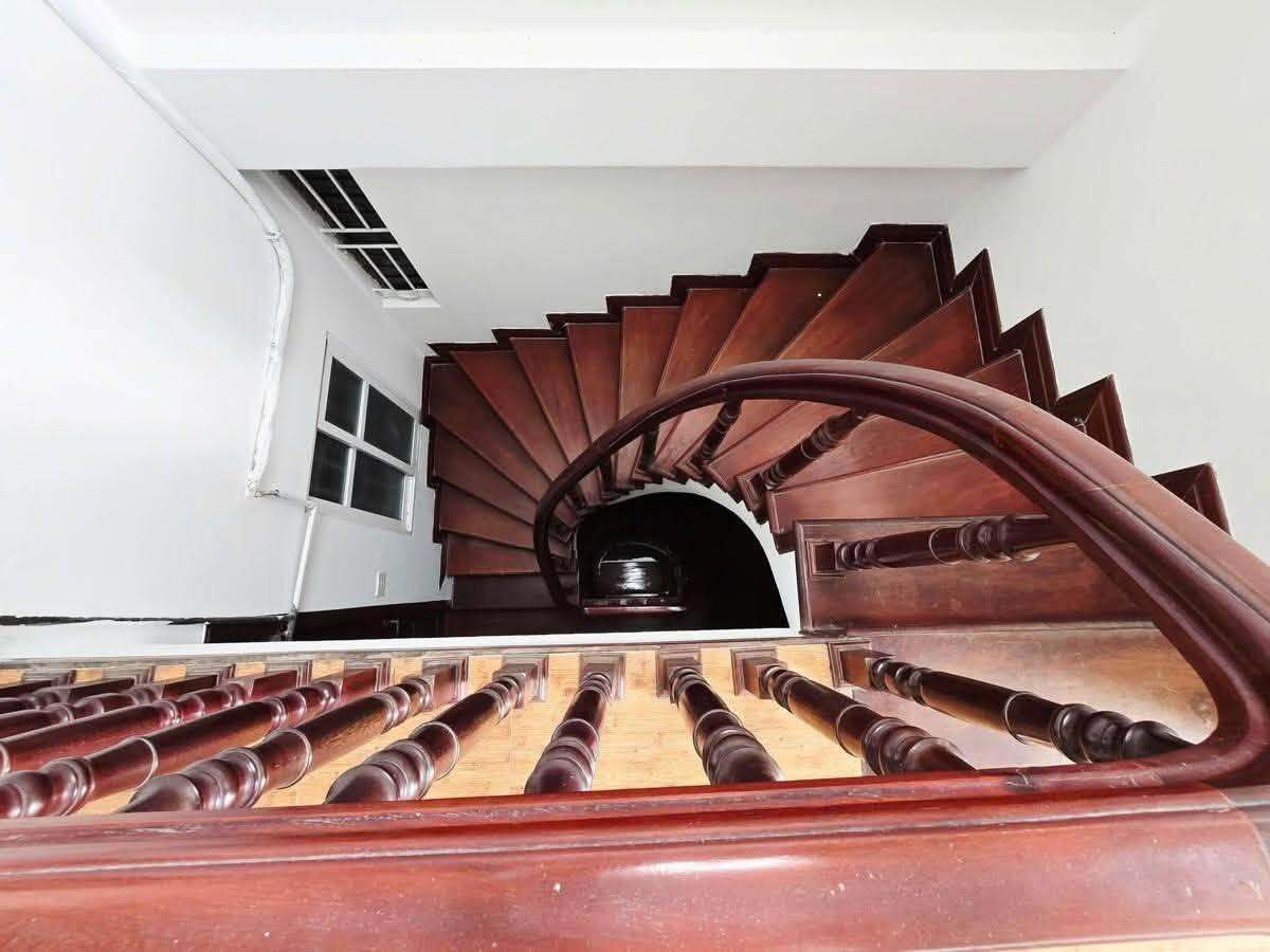 BÁN ĐẤT LÔ GÓC CẦU GIẤY – 2 MẶT THOÁNG – 89 M2 – MT 9.5 M – 211 TRIỆU/M²