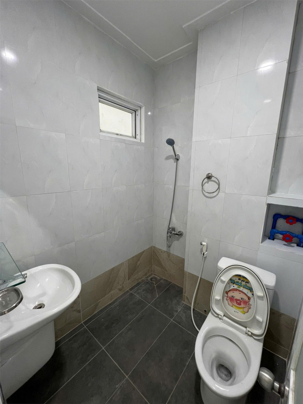 Phòng full nội thất cửa sổ lớn thang máy từ 3.5 triệu tháng
