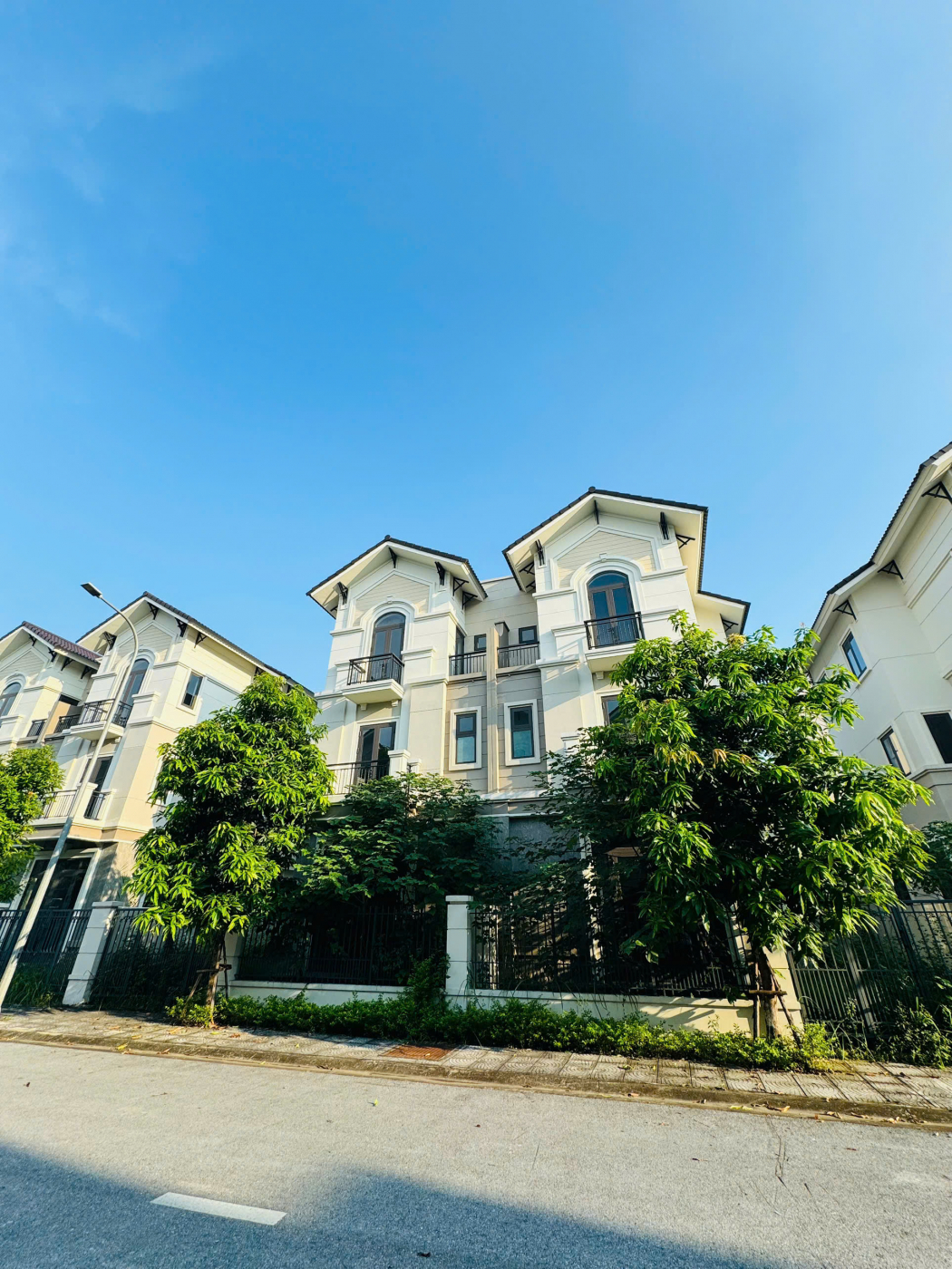🔥 Nhỉnh 9 tỷ sở hữu ngay biệt thự song lập 135m² đã hoàn thiện mặt ngoài tại Centa VSIP Bắc Ninh.
