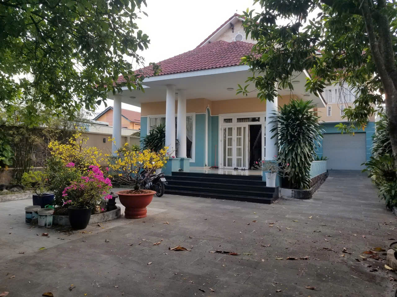 BIỆT THỰ MẶT TIỀN TL49 – THẠNH LỘC Q12 – 571M² THỔ CƯ – GIÁ 36 TỶ