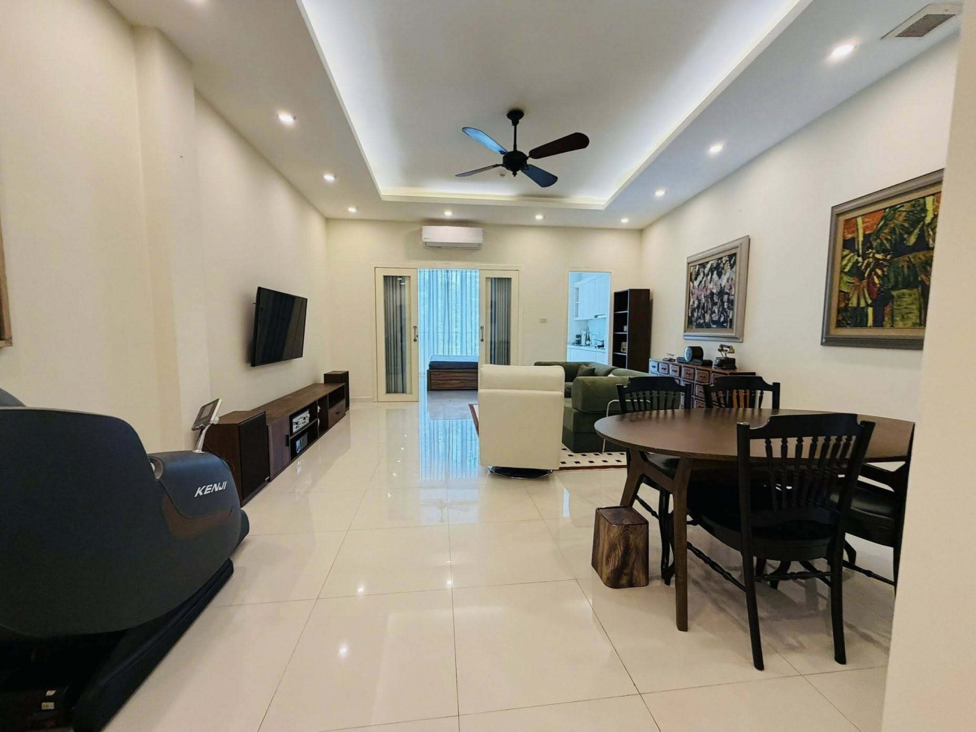 (Chính chủ) bán gấp căn nhà cực hiếm trên phố Hàng Vôi – mặt tiền rộng 5.5m2 – nhà xây 5 tầng,