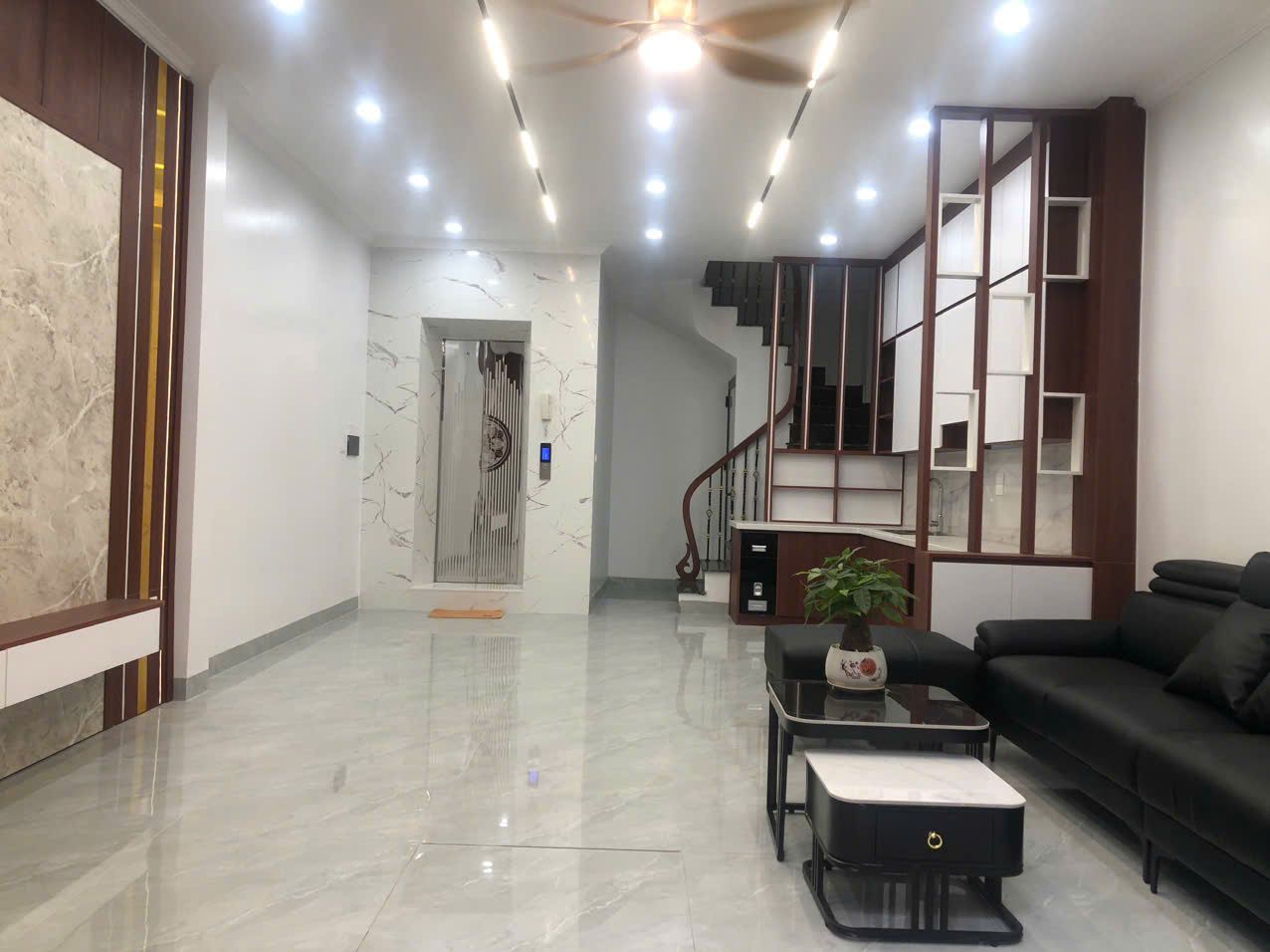 Chính chủ bán nhà Vĩnh Hưng, Hoàng Mai 62m2 x 6 tầng có thang máy, ô tô vào nhà, vừa ở vừa kinh