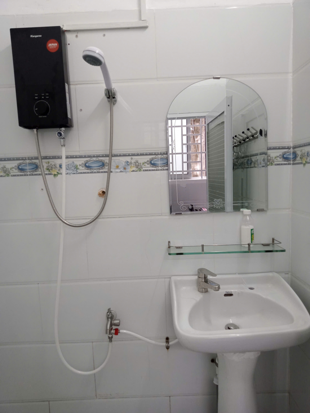 Cho thuê nhà riêng kiên cố, 2 phòng ngủ, có trang bị tiện nghi ở Cồn Khương