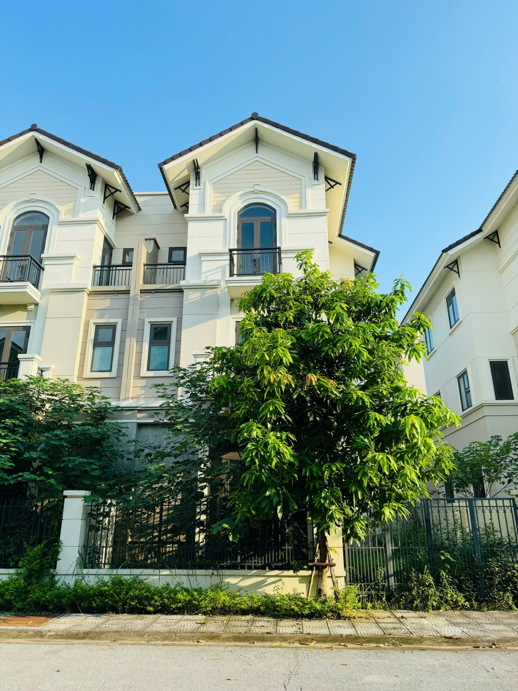 🔥 Nhỉnh 9 tỷ sở hữu ngay biệt thự song lập 135m² đã hoàn thiện mặt ngoài tại Centa VSIP Bắc Ninh.