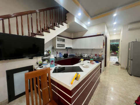 Bán nhà 4 tầng mặt phố Đặng Quốc Chinh, ph Lê Thanh Nghị, TP HD, 75m2, mt 5m, 4 ngủ