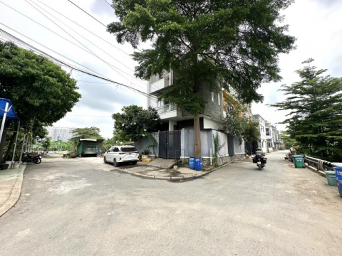 Hiếm! Nhà Bình Chiểu Ngang 6.3m – 1 Trệt 2 Lầu Sân Thượng – Ô Tô Vào Nhà – 4.9 Tỷ