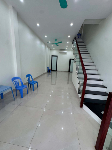 Cho thuê nhà Mặt phố Nguyễn Lam - kinh doanh đa ngành 40m2, 2 tầng, vỉa hè ô tô tránh chỉ 16tr/th