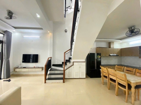 Bán Nhà 3 Tầng Kiệt Ô Tô Hoàng Thúc Trâm, Hải Châu, 68m², 4PN, Giá 7.1 Tỷ