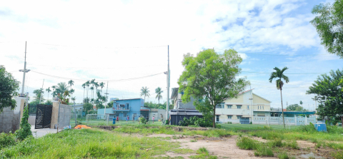 Chủ cần bán đất tặng căn nhà cấp 4. đang cho thu nhập ổn định. giá cực tốt chỉ ngang
