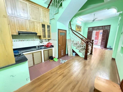 Bán nhà phố Trần Quốc Toản, 35m2, 3 tầng, mặt tiền gần 4m, 17.5 tỉ, trung tâm, ngõ ô tô