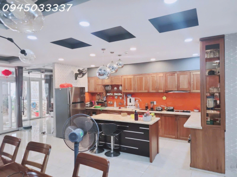 BÁN CHDV MẶT TIỀN CAO THỊ CHÍNH Q7 - 200M2 - 8M x 25M - 8 TẦNG THANG MÁY - GIÁ 58 TỶ