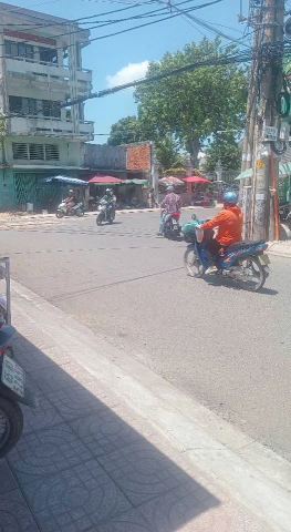 Nhà gần chợ Thủ Đức -  3 tầng kiên cố - Cách Hồ Văn Tư 200m - Sổ hồng sẵn - Tiện ích đầy đủ