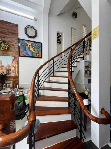 Bán Nhà 4 Tầng đường Hồng Lĩnh - Phước Hoà P. Nha Trang 

- Diện tích : 32m2 ngang 3,2m hậu 3,9m