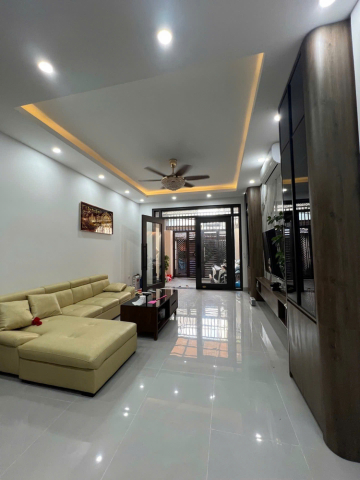 Nhà 6 tầng thang máy lô góc Ngô Gia Tự - 95m2, 6 ngủ, 3 mặt thoáng - Tiềm năng tăng giá