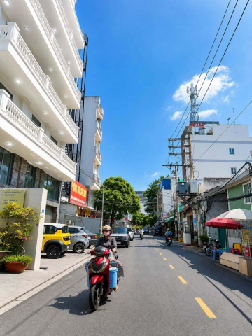 MẶT TIỀN ĐỐI DIỆN AEON MALL – DÒNG TIỀN 30 TRIỆU – NHÀ MỚI 5 TẦNG 70M² NHỈNH 9 TỶ