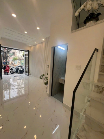 Cách mạng tháng 8 Quận 10 - Hẻm xe hơi 8m - Nhà đẹp xây mới - 6.5 tỷ thương lượng