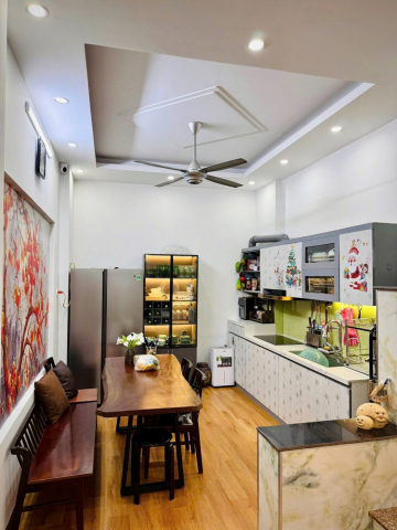 (Chính chủ) bán căn nhà phố Hoa Lư đã xây 4 tầng, 30m2, mặt tiền 4.2m, lô góc, chỉ 10.4 tỉ